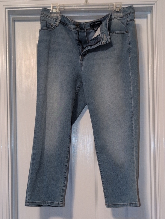 Bandalino Denim - ANGELINO Light Blue Cropped Women's Jeans — Mid Rise Stretch